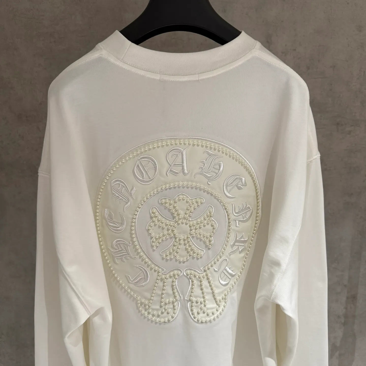 🅿️350 [Strict quality control] CH Croixin's new long-sleeved sweatshirt T-shirt. Heavy 420g double yarn fabric. Beaded and embroidered on the front. Wash the whole garment twice. Frayed and torn on all four sides. Heavy fabric. The neckline is made of icy Salona. Loose fit. Deep, wide and stylish. No deformation or shrinkage. Color: 3 colors, black, white and gray. Size: M-2xl